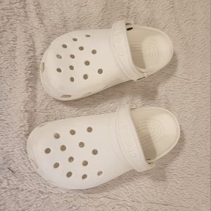 Crocs Clogs sz 7(w) 5(M)